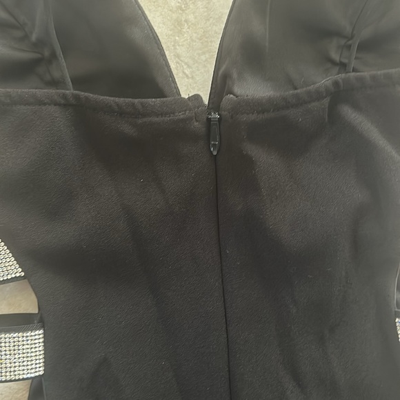 Windsor Black Plunge Neckline Dress - Picture 6 of 13